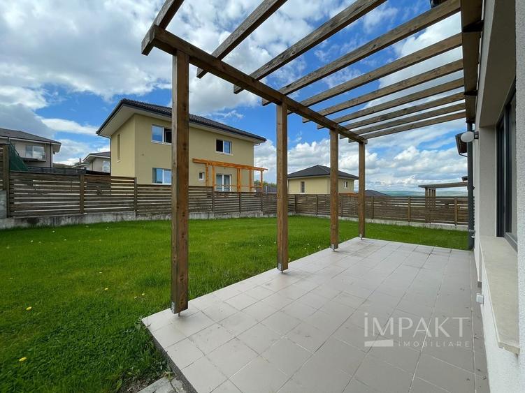 Casă individuală cu 4 camere cu Canalizare în Dezmir
