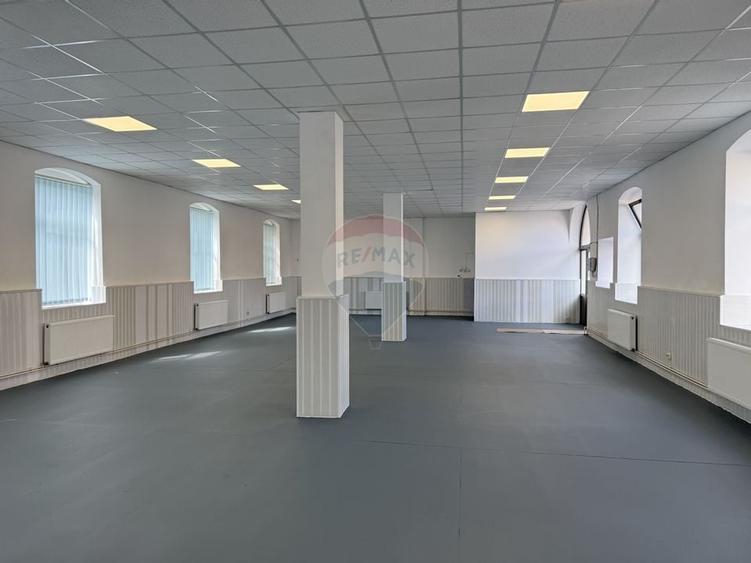 Birou, de 200 mp, în Central