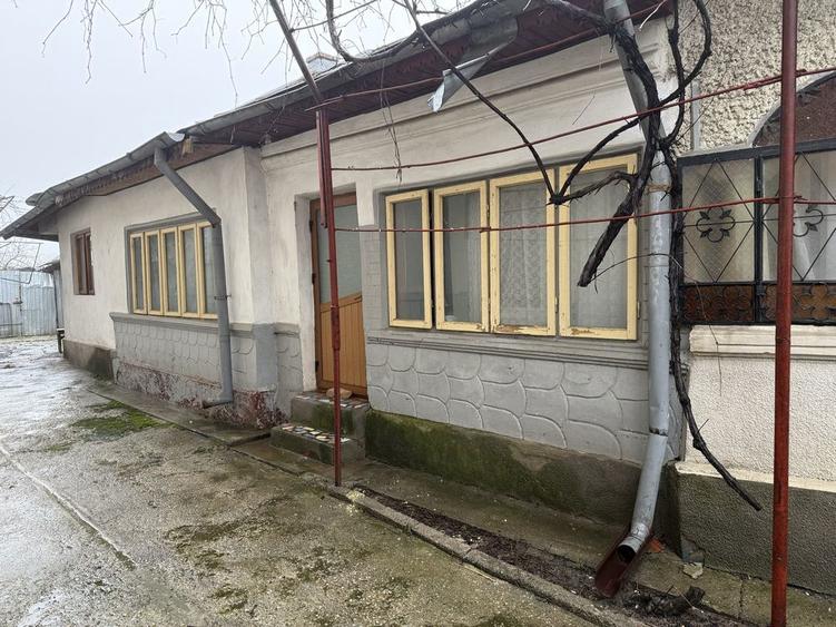 Se vinde casa cu teren ,Sat comisani ! - 2