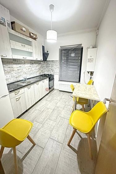 Apartament cu 2 camere decomandat, mobilat în Tractorul