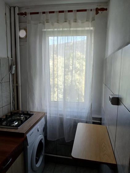 Garsonieră decomandată în Vest