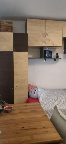 Apartament cu 4 camere semidecomandat, mobilat în Tomis Nord