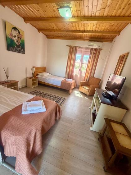 Hotel/Pensiune, de 660 mp, în Micești