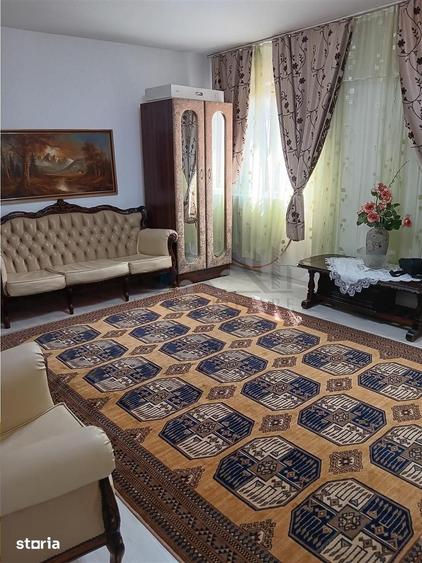Casă cu 8 camere cu Teren 300 Mp în Ciurea
