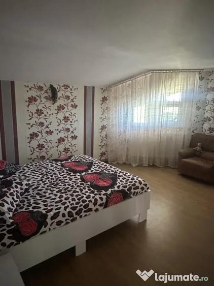 Casă cu 5 camere cu Teren 2800 Mp în Central