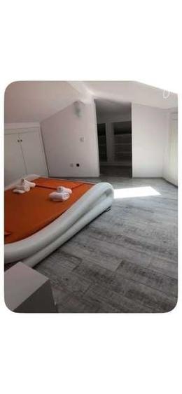 Apartament cu 3 camere decomandat în Florești