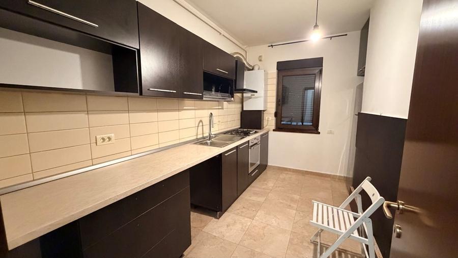 Apartament cu 3 camere decomandat, mobilat în Sisești