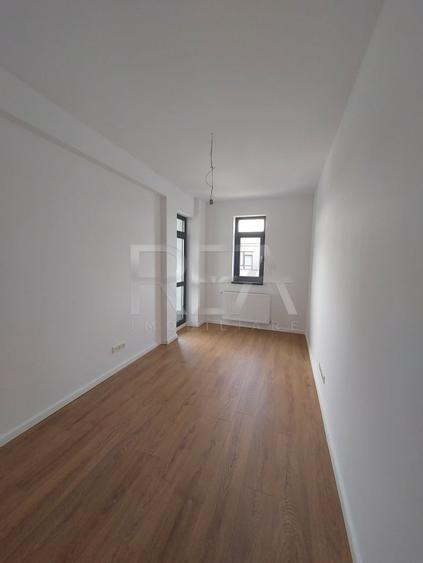 Apartament cu 4 camere semidecomandat în Sisești