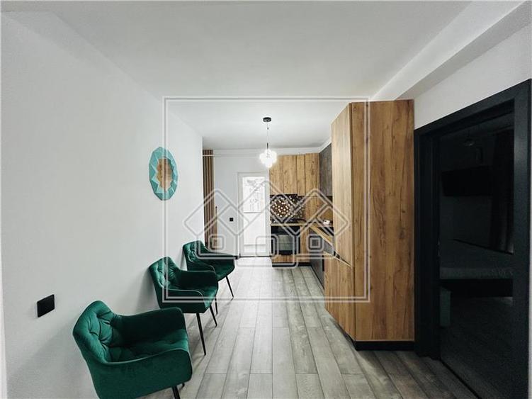 Apartament cu 3 camere nedecomandat, mobilat în Exterior Sud
