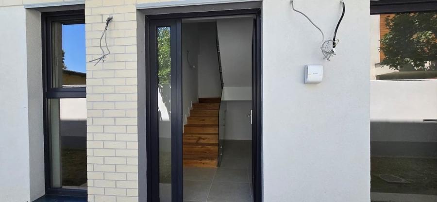 Duplex cu 4 camere cu Canalizare în Bucureștii Noi