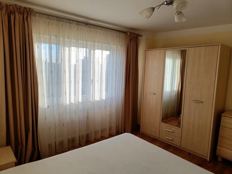 Apartament cu 4 camere semidecomandat, mobilat în Dacia