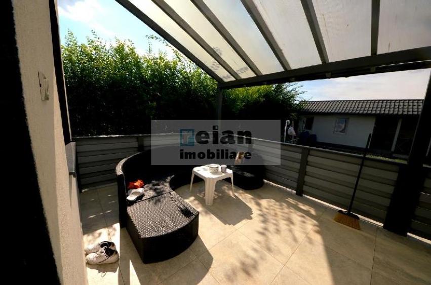 Casă cu 6 camere cu Canalizare în Săftica