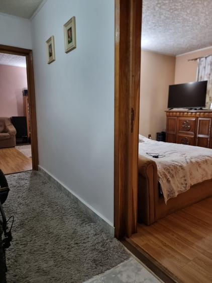 Apartament cu 4 camere semidecomandat, mobilat în Nicolina