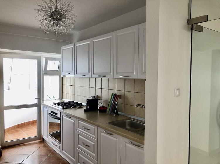 Apartament cu 3 camere decomandat în Faleză