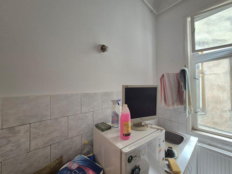 Apartament cu 2 camere nedecomandat în Central