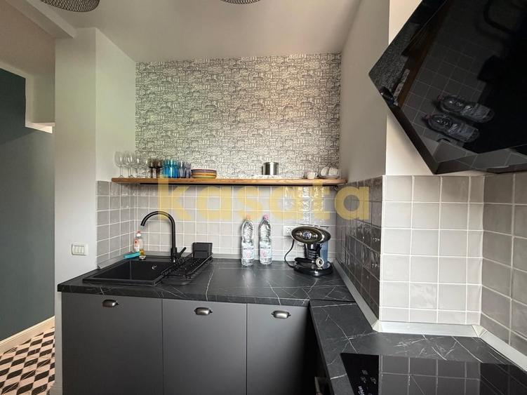 Apartament cu 4 camere decomandat, mobilat în Calea Victoriei