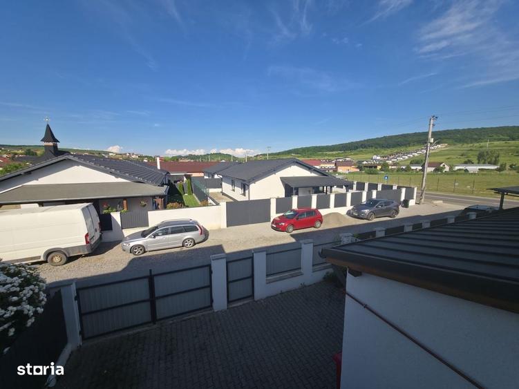 Casă cu 4 camere cu Teren 200 Mp în Livezeni