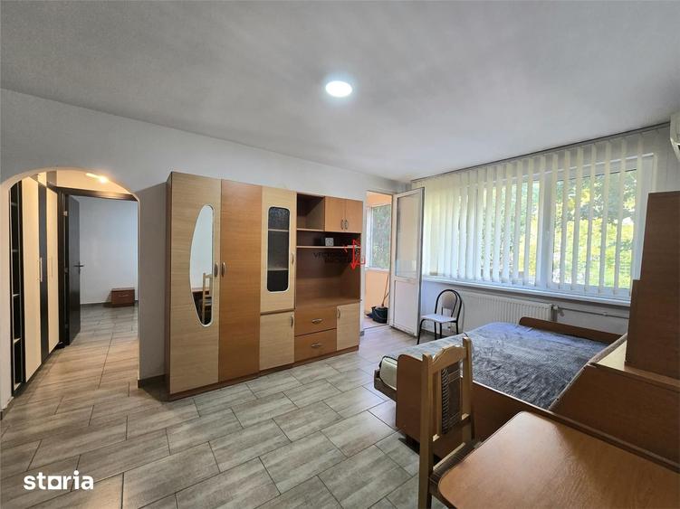 Apartament cu 2 camere semidecomandat în Tei