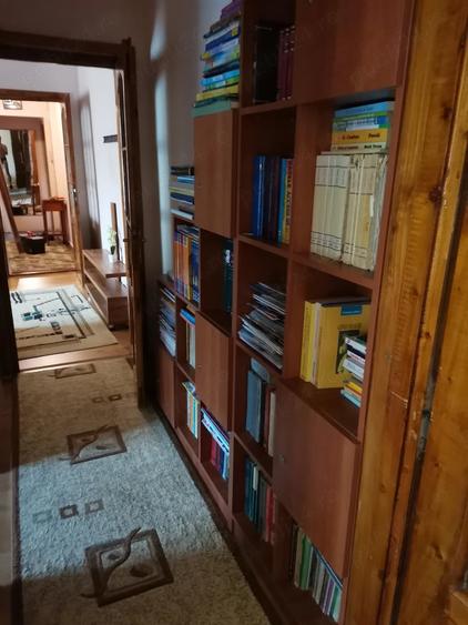 Apartament cu 4 camere semidecomandat în Dacia