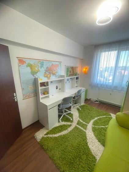 Apartament cu 3 camere decomandat, mobilat în Berceni