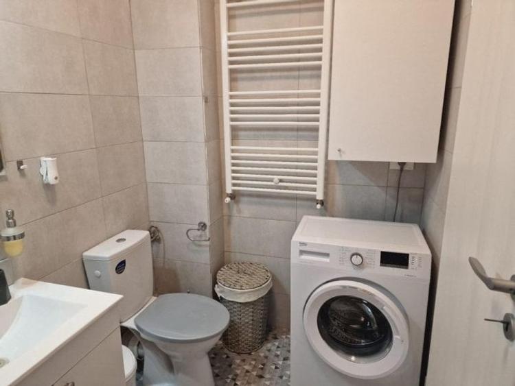 Apartament cu 2 camere decomandat, mobilat în Apărătorii Patriei