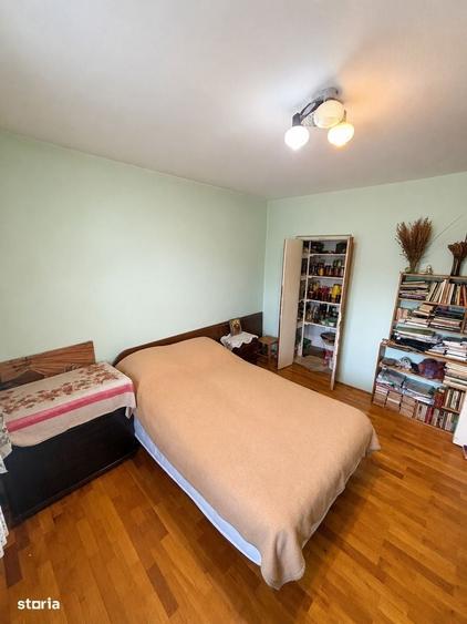 Apartament cu 3 camere decomandat în Prundu