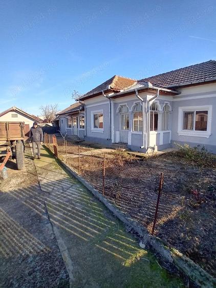 Casă cu 4 camere în Mârzănești