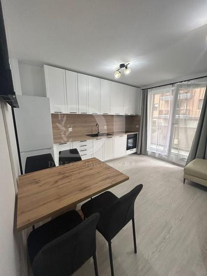 Apartament cu 3 camere semidecomandat, mobilat în Chinteni