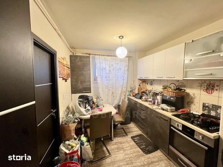 Apartament cu 3 camere decomandat în Astra