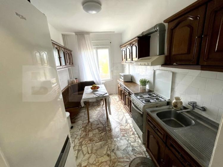 Apartament cu 3 camere decomandat, mobilat în Rogerius