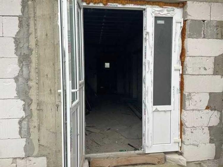 Casă cu 3 camere decomandat în Dârlos