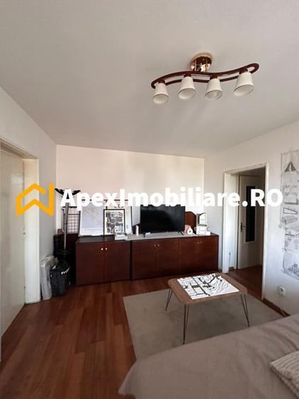 Apartament cu 2 camere semidecomandat în P-ța Rosetti