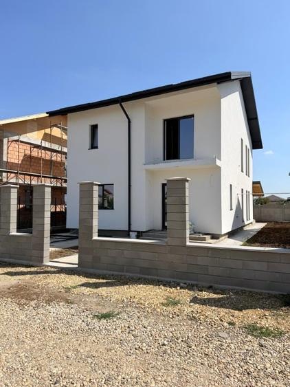 Casă individuală cu 4 camere cu Canalizare în Ciorogârla