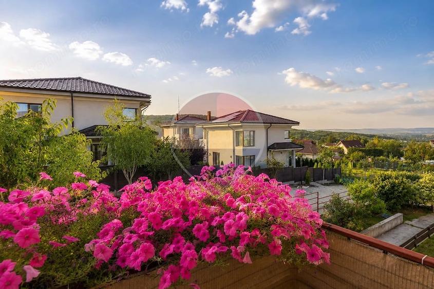 Apartament cu 3 camere decomandat în Bucium