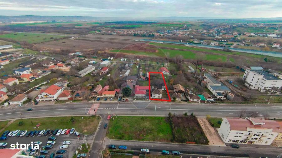 Casă cu 5 camere cu Teren 1054 Mp în Sânmartin