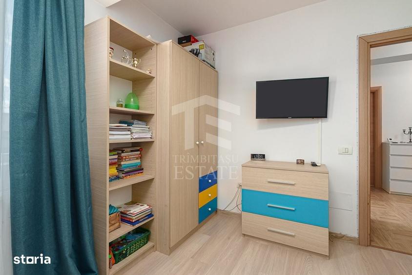 Apartament cu 3 camere decomandat în Titan