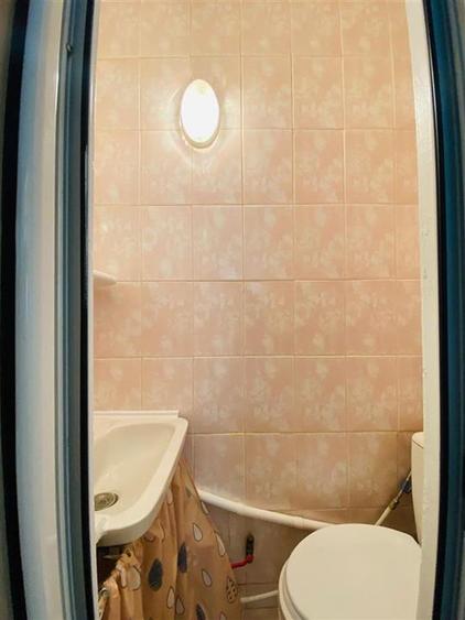 Apartament cu 3 camere semidecomandat, mobilat în Central