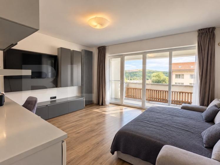Apartament cu 3 camere decomandat, mobilat în Borhanci