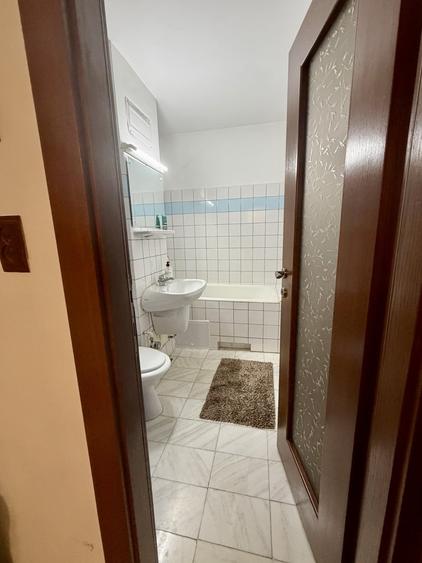 Apartament cu 3 camere decomandat, mobilat în Aradului