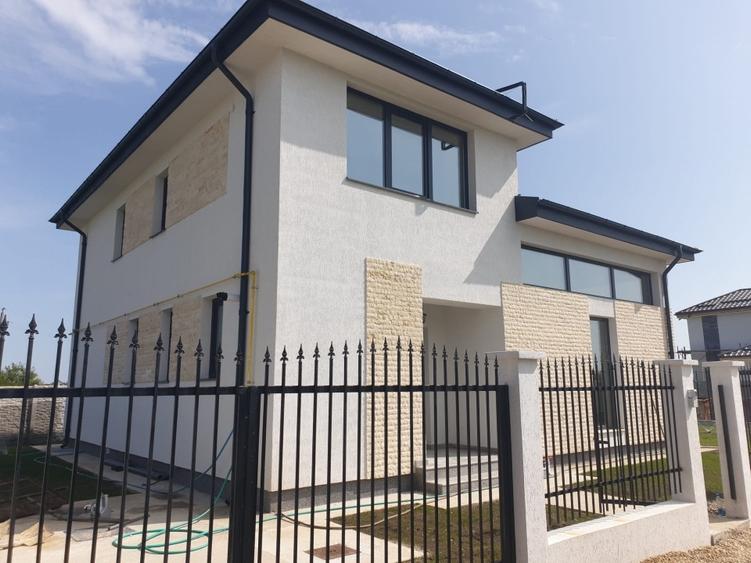 Casă individuală cu 5 camere cu Teren 500 Mp în Balotești