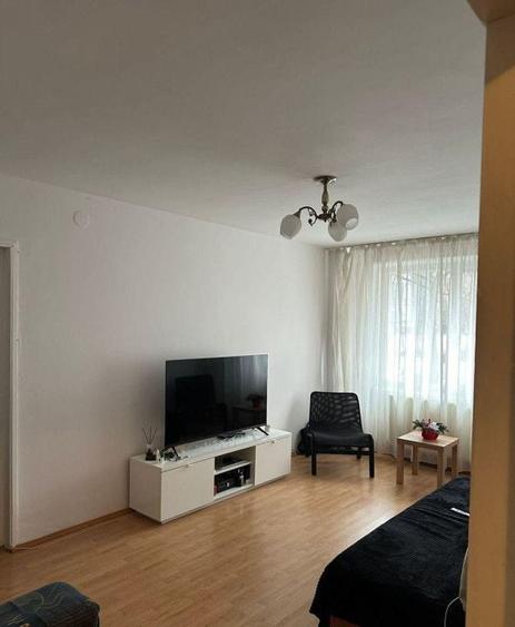 Apartament cu 4 camere decomandat, mobilat în Mărgeanului