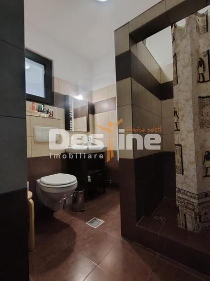 Casă individuală cu 4 camere cu Garaj în Central