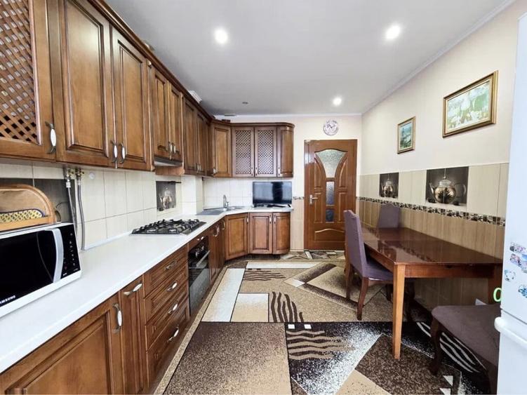 Apartament cu 2 camere decomandat în Drumul Sării