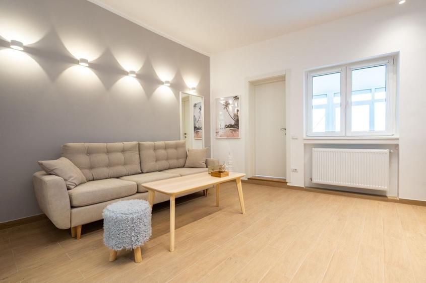 Apartament cu 2 camere, mobilat în Victoriei