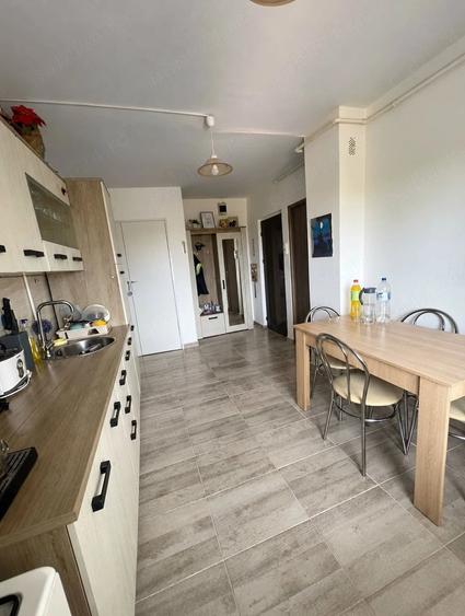 Apartament cu 3 camere decomandat în Alfa
