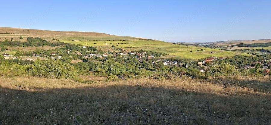 Teren de 1000 mp, în Vâlcele