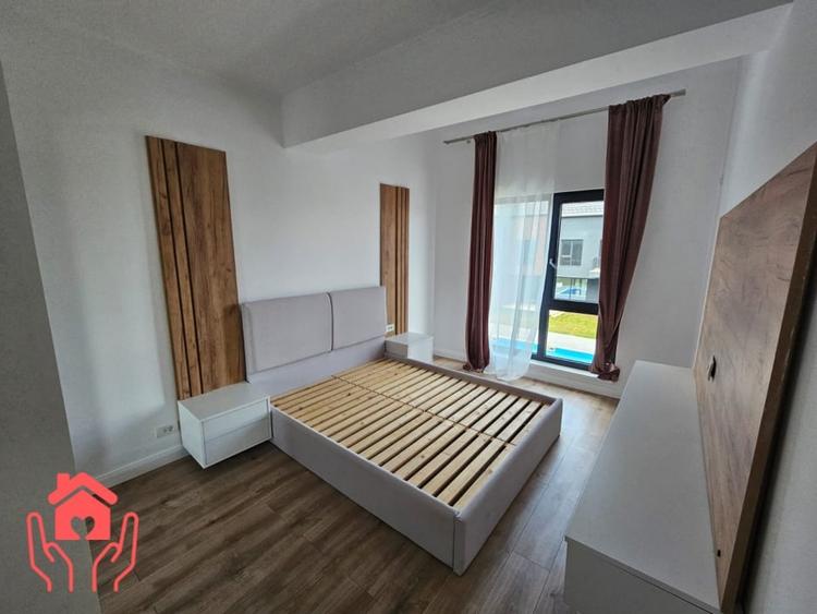 Casă cu 4 camere decomandat cu Piscina în Pipera
