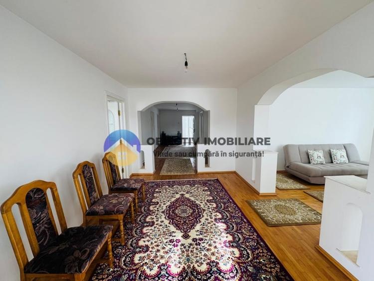 Casă cu 6 camere cu Teren 3683 Mp în Agapia
