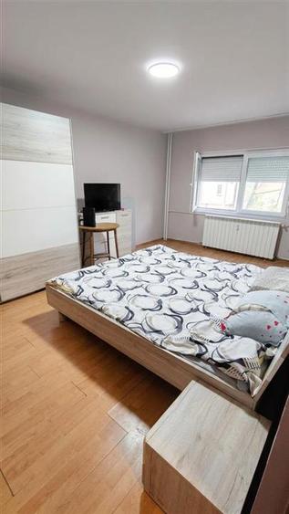 Apartament cu 3 camere decomandat în Decebal