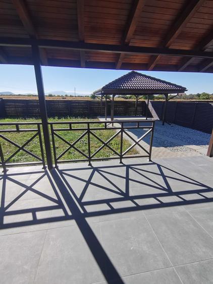 Casă cu 4 camere în Noua